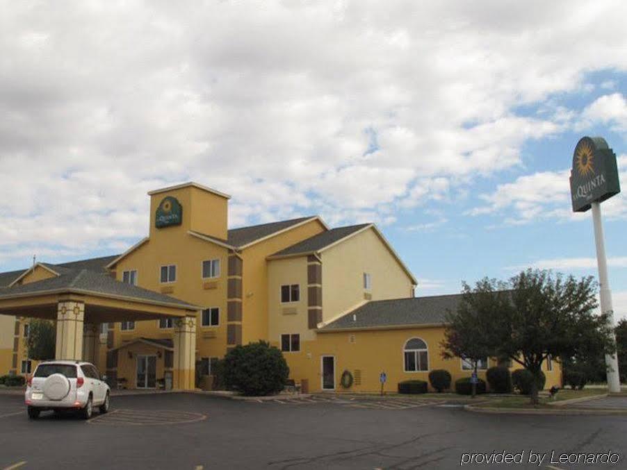 La Quinta Inn & Suites By Wyndham Peru Starved Rock St Park Exterior foto
