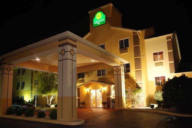 La Quinta Inn & Suites By Wyndham Peru Starved Rock St Park Exterior foto