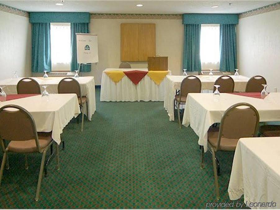 La Quinta Inn & Suites By Wyndham Peru Starved Rock St Park Exterior foto